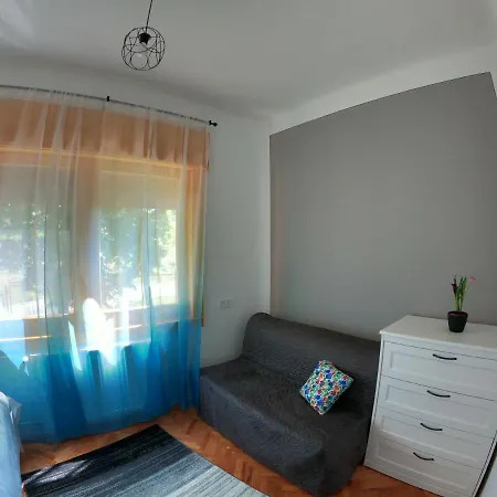 Moha Es Pafrany Vendeghaz *