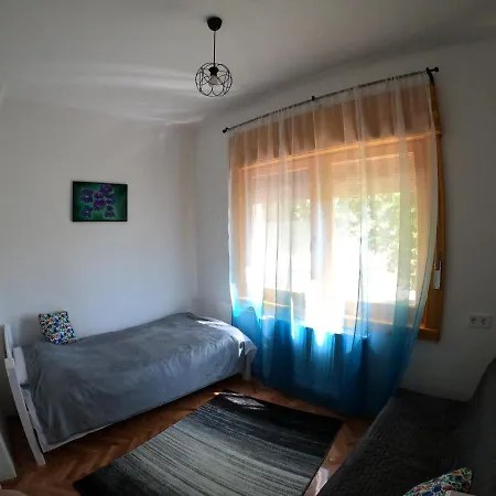 Moha Es Pafrany Vendeghaz *