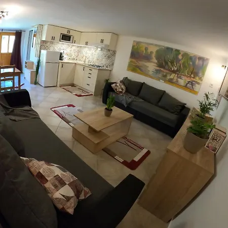 Moha Es Pafrany Vendeghaz