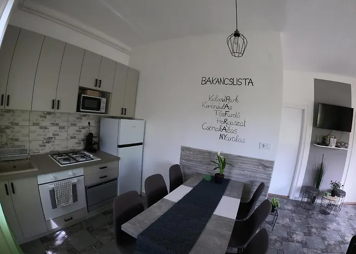 Moha Es Pafrany Vendeghaz *