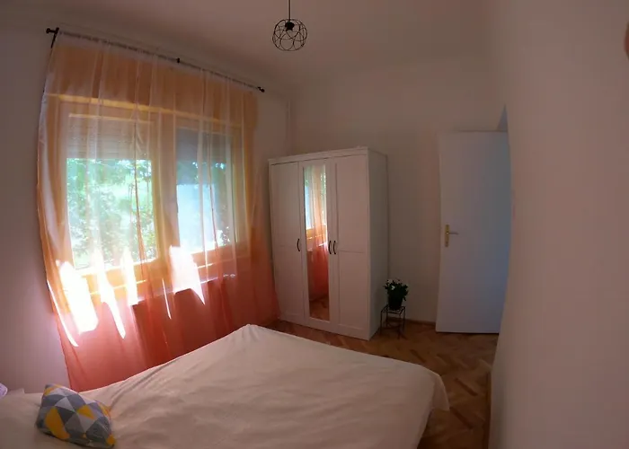 Moha Es Pafrany Vendeghaz * Lakitelek